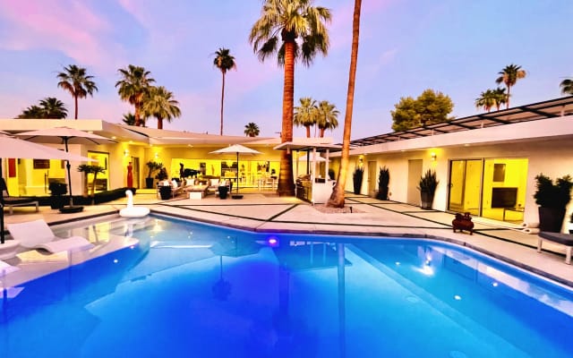 Warm Sands Mid-Century Oasis - 3 King Bed Ensuites