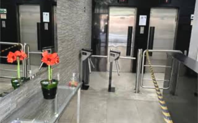Chris's listing on misterb&b - Front desk, monitored 24h 