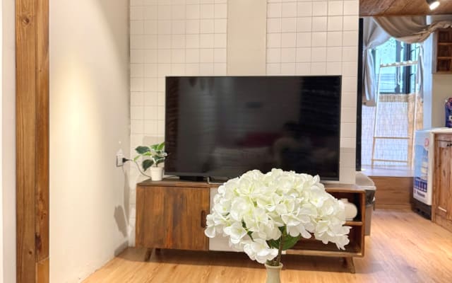 Rustic Loft w/ Hot Tub | 5’ Walk to Hoan Kiem - Picture 4