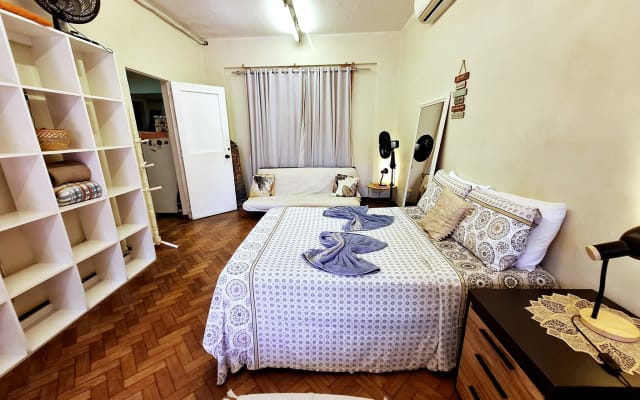 ENORME QUARTO PRIVADO - PRAIA 100m - C/VENTILADOR