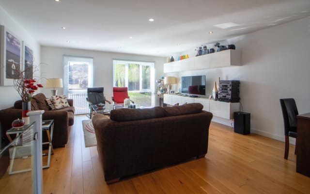 Quarto numa casa encantadora numa localização tranquila, mas...