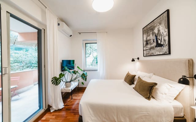 Elegant and Quiet Apartment Surrounded by Greenery- NETFLIX