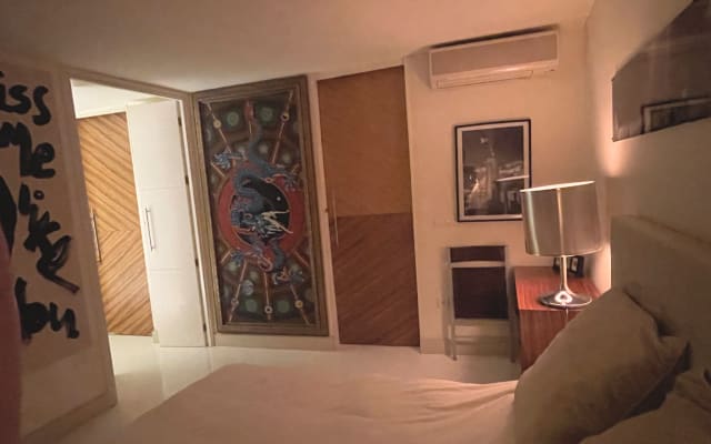 Pedro's listing on misterb&b - Comunícate con tu baño privado sin salir de la habitación.  Todo a mano y con un diseño precioso.