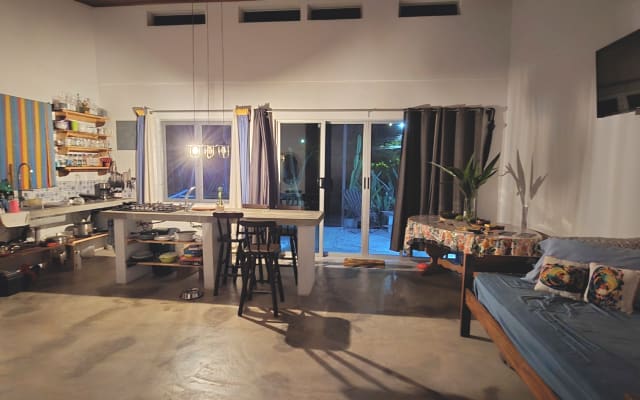 Alexs Inserat auf misterb&b - kitchen and living room.