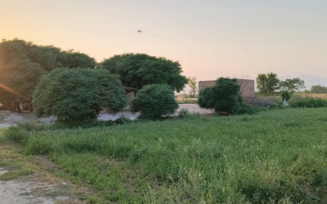 Luoghi naturali e autoctoni del villaggio, trattori, pozzi tubolari...