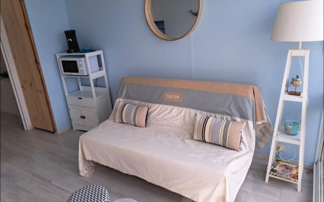 Air-conditioned studio with superb sea view and wifi