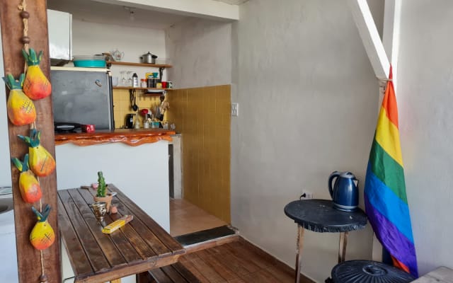Pédé, ta place est ici !
