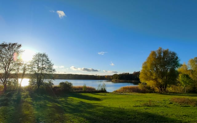 Lovely apartment with terrace by the lake