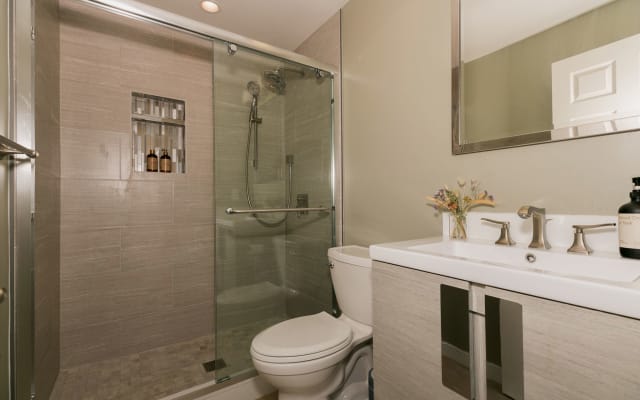 Newly Remodeled1bd/1ba | Free Parking, Private Backyard, Workspace