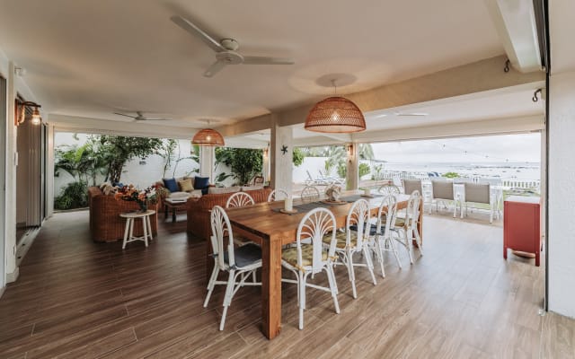 Villa en bord de mer avec couchers de soleil magiques