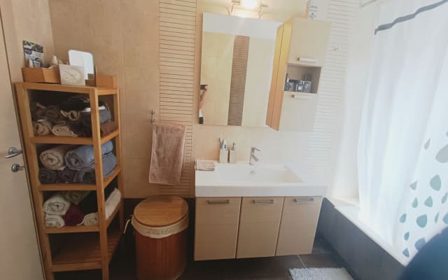 Annonce de Nikos sur misterb&b - Toiletries and towels provided 