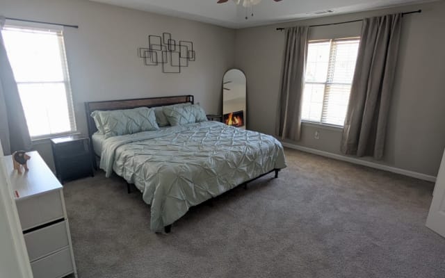 Eccezionale 3bed 2.5bath vicino all'aeroporto e alla città