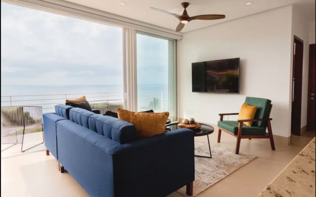 Luxury Condo w/ Full Ocean Views & Hot Tub