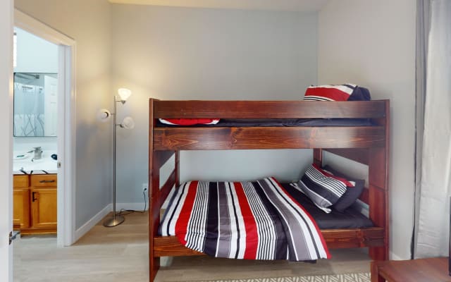 Multicultural, Comfortable, Quiet Stay - Picture 9