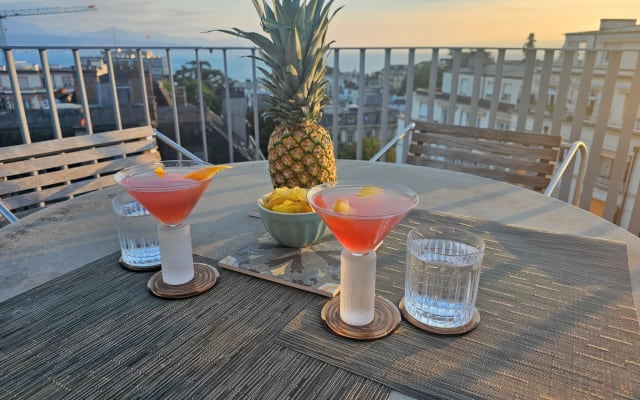 Levi's listing on misterb&b - Sunset cosmos