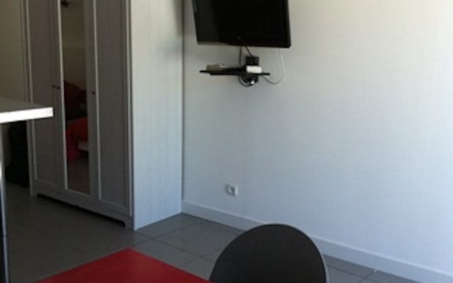 studio indipendente in villa con piscina