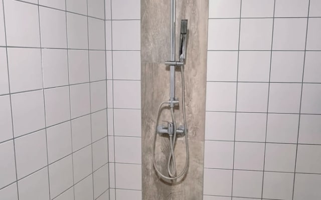 Habitación en piso céntrico, cerca de medios de transporte