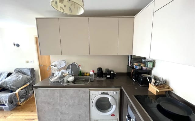 2 bed flat on Wembley Stadium Station