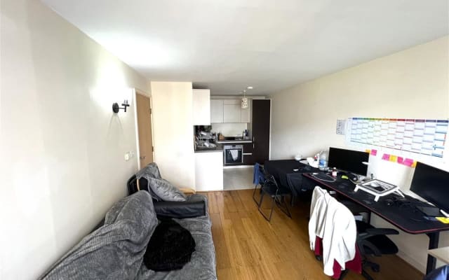 2 bed flat on Wembley Stadium Station