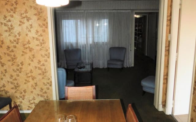 SPACIOUS AND COMFORTABLE ROOM WITH EVERYTHING YOU NEED!!!!