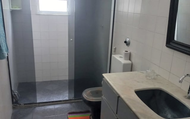 Großes, luftiges Zimmer, gut gelegenes Haus in Salvador Bahia.