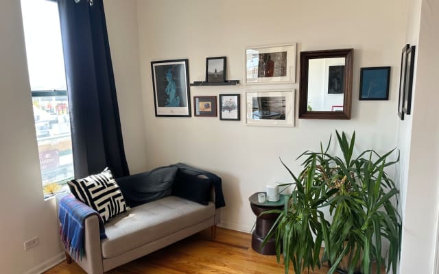 Sunny & spacious Uptown bedroom w/ private bath