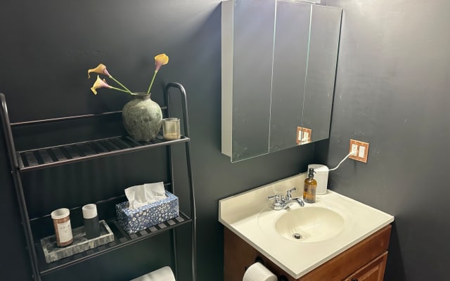 Sunny & spacious Uptown bedroom w/ private bath