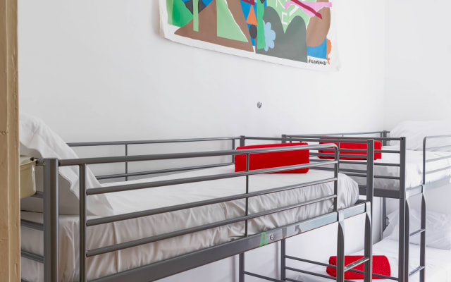 Bed in Dormitory - At Friends' House - Picture 9