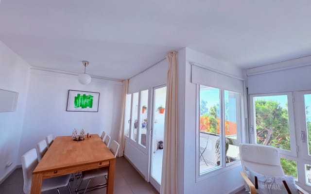 Chambre dans un bel appartement avec vue sur la mer