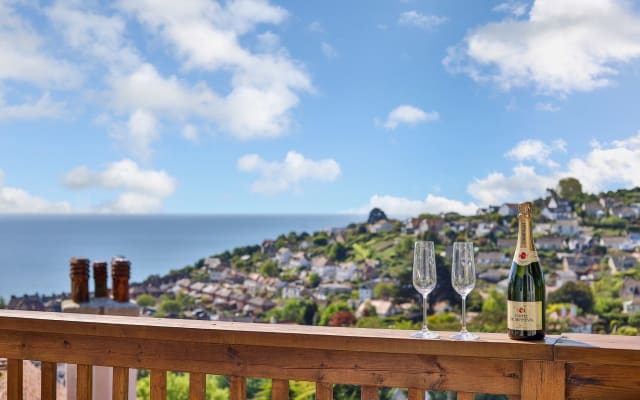 Seascape Coastal Escape - Entire Cottage for 4 Guests