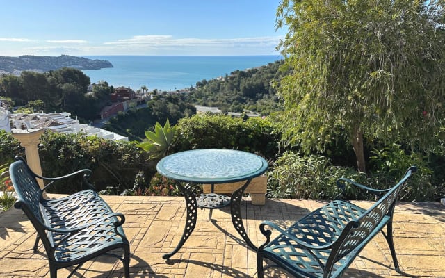 appartamento con terrazza e vista mare