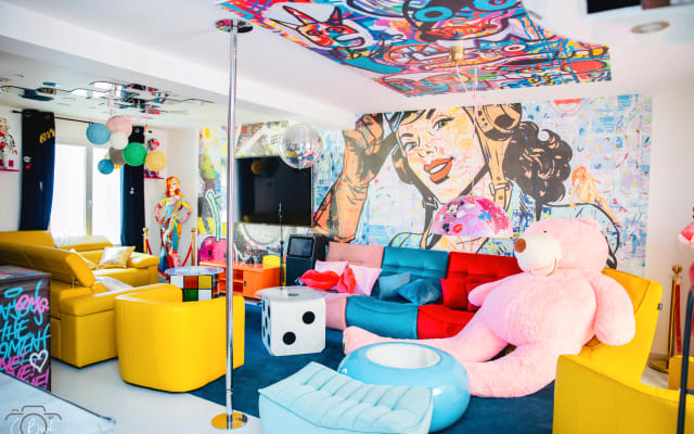 Villa Pop & Proud: Art, Style and Feminine Freedom