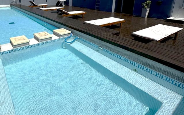 Buenos Aires ,Recoleta Luxury Studio!  Pool Gym, Sauna, Laundry! 3p