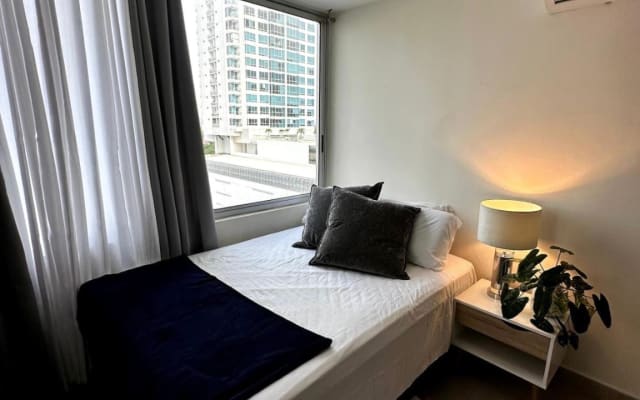 Bonito quarto privado com ar condicionado e cama de relaxamento...
