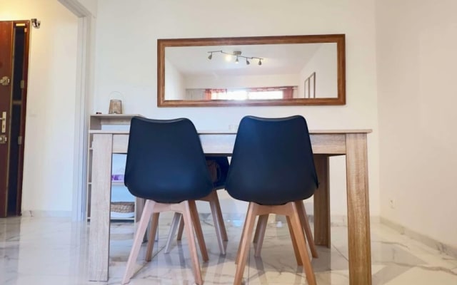 2P (50m2) + Terrasse 15 Minuten vom Stadtzentrum, dem Meer und dem...
