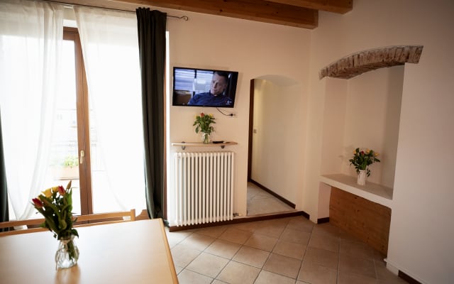 Annonce de FRANCESCA sur misterb&b - Zona Cucina dove guardare la TV su un comodo divano.