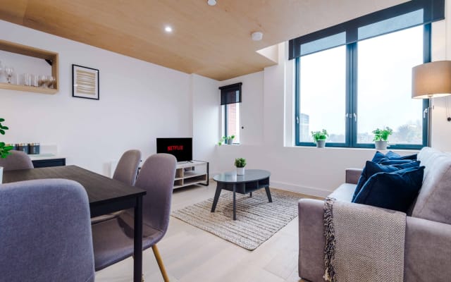 Stylish 2-bed, 2-bath duplex near city centre