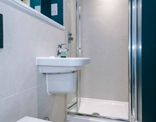 Stylish 2-bed, 2-bath duplex near city centre