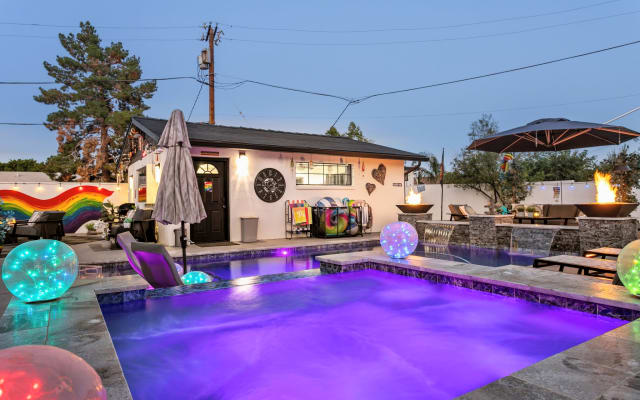 William's listing on misterb&b - View at dusk of casita