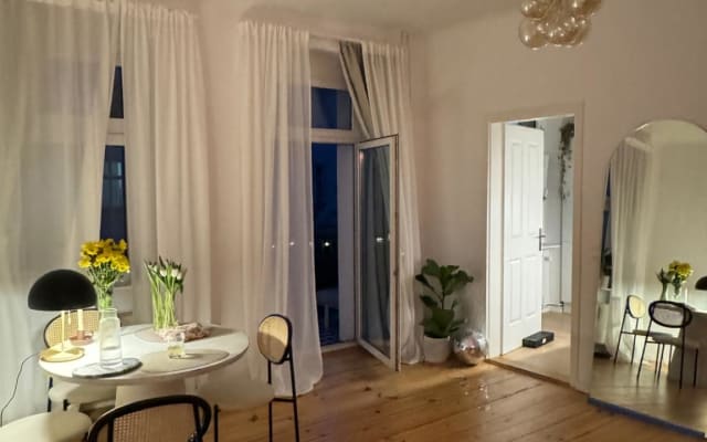 Beautiful, comfortable and well-lit apartment - 1.5 km from Central Station
 - Picture 3