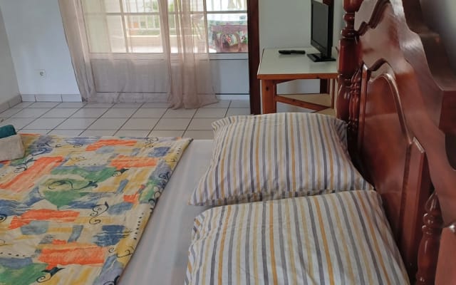 beautiful apartment 30m from the beach and restaurants right on the...