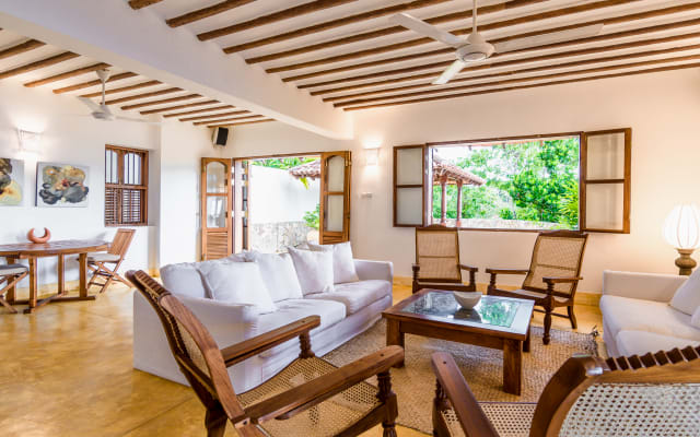 Villa am Strand mit Infinity-Pool und Meerblick in Weligama