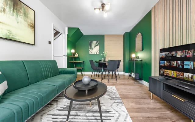 2BR Wohnung Luton für 6 Personen | Zugang zum Flughafen & Parkplatz