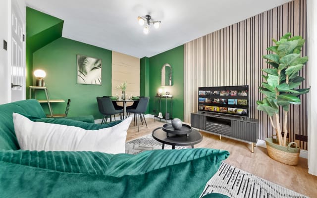 2BR Wohnung Luton für 6 Personen | Zugang zum Flughafen & Parkplatz
