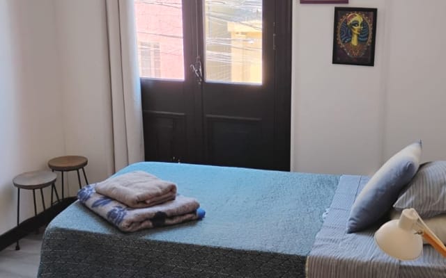 bienvenidx, comfortable space for three people close to the center of...