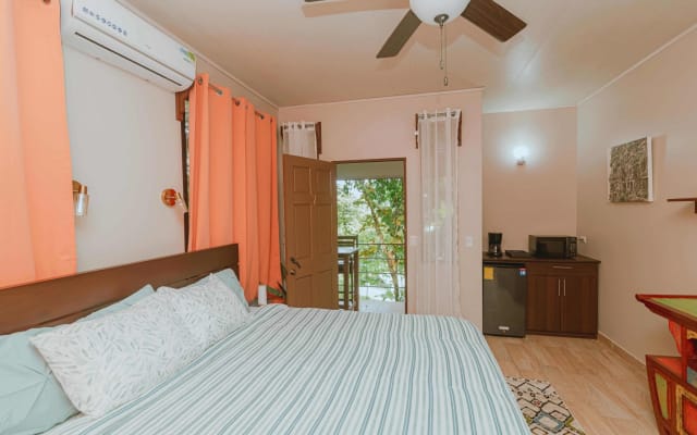 Quarto vermelho no Hotel Casa del Arbol, Manuel Antonio