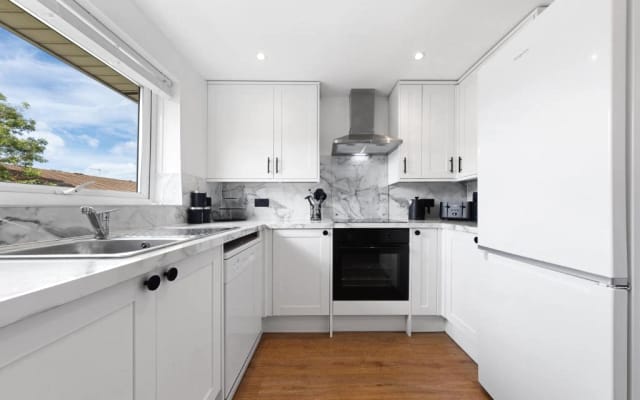 2BR Sleeps 5 | Workspace | Free Wifi & Parking - Picture 7