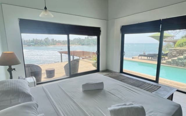 Villa paisible au bord des vagues