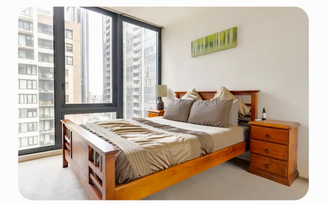 Nudist / Clothing Optional Guest Room in Gorgeous Southbank Apartment - Picture 3