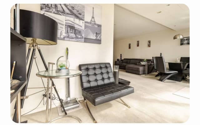 Nudist / Clothing Optional Guest Room in Gorgeous Southbank Apartment - Picture 13